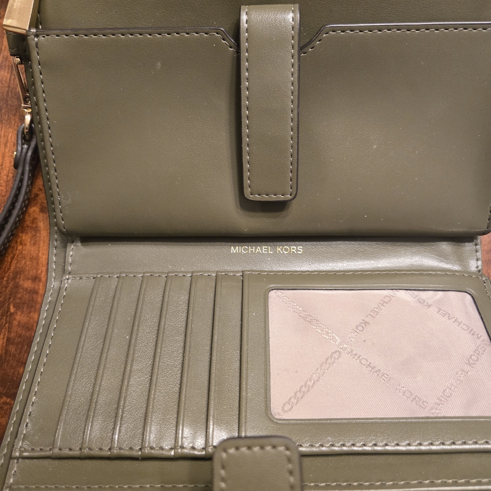 Michael Kors Olive Green Signature Tote Bag With Matching Phone Wallet - Picture 4 of 13